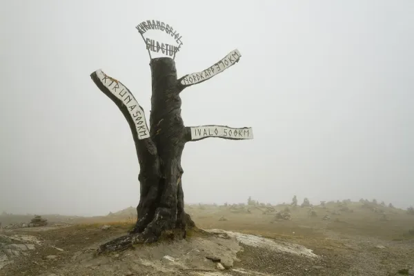 File:Distance indicator in Gildetun, 2014 August.jpg