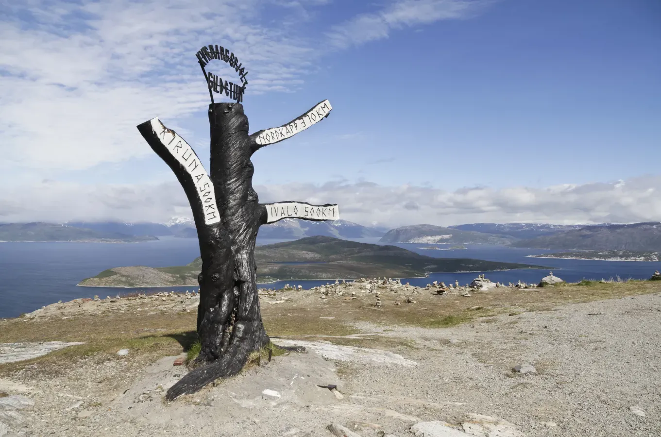 File:Distance indicator in Gildetun, 2012 June.jpg